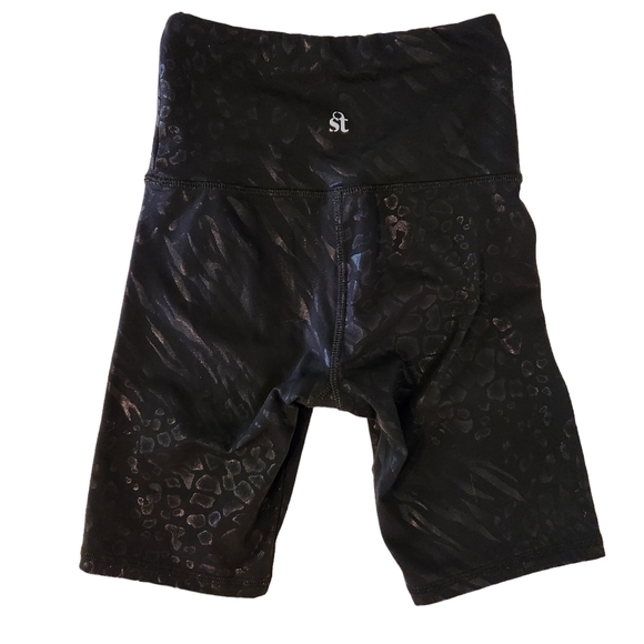 Strut This Bike Shorts - Black Leopard Shine - Picture 2 of 6